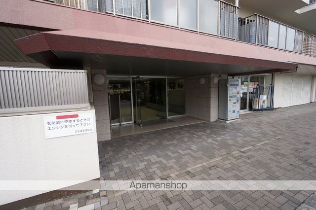 ローレルハイツ茨木総持寺2号棟の玄関写真