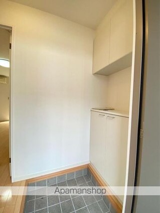 ディアス松縄Ｂ棟[1LDK/52.9m2]の玄関