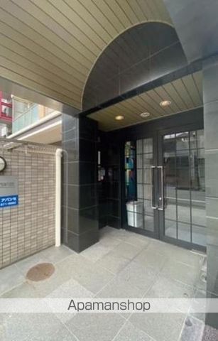 リバティ西新館の玄関写真