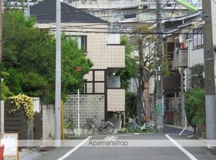 クレッセント三軒茶屋[1R/13.98m2]の外観5