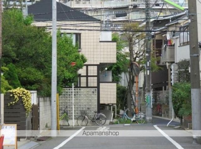 クレッセント三軒茶屋[1R/13.98m2]の外観5