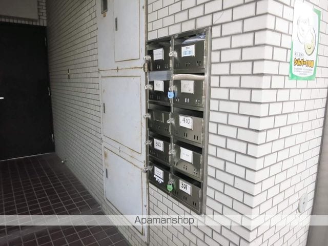 泉屋ビルの玄関写真
