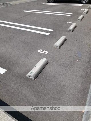 メゾン　コンソラトゥールＡ[1LDK/47.08m2]の駐車場3