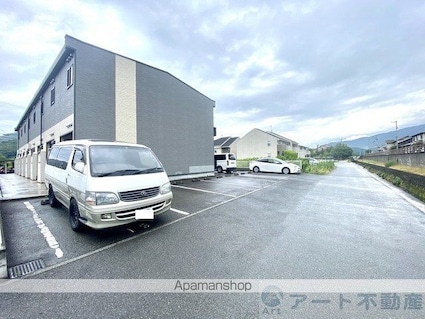 レオパレスＴＡＫＡＮＡＷＡ[1K/23.61m2]の駐車場2