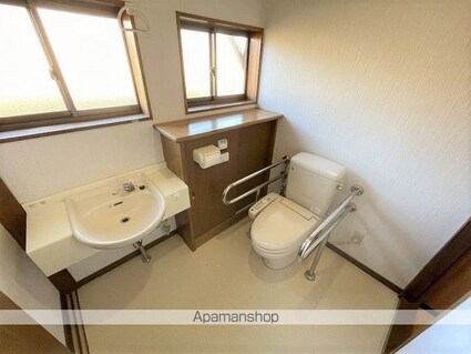 松川戸建[7SLDK/202.44m2]のトイレ