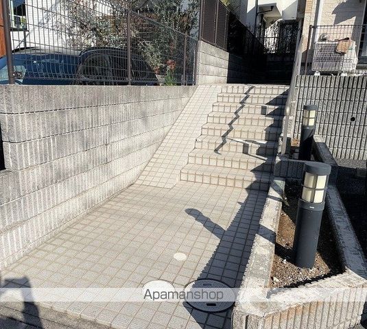 レオパレスワールド中和倉の外観写真