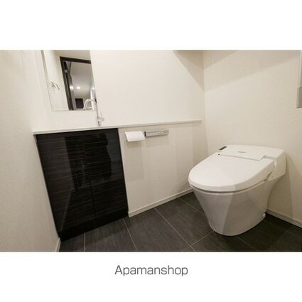 コンフォリア新宿イーストサイドタワー[2LDK/85.64m2]のトイレ