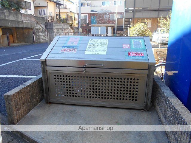 レオパレスヒルの玄関写真