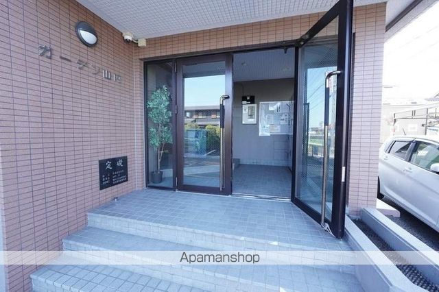 ガーデン山内の玄関写真