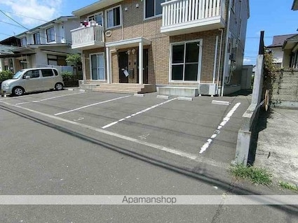 メゾン　クリヨン[3LDK/80.59m2]の駐車場