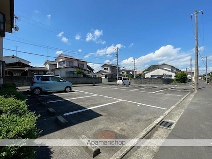 クレイドルⅤ・Ⅵ[1K/26m2]の駐車場