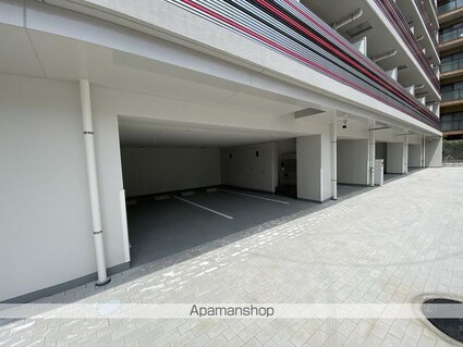 トゥールタ春日町[1K/25.18m2]の駐車場