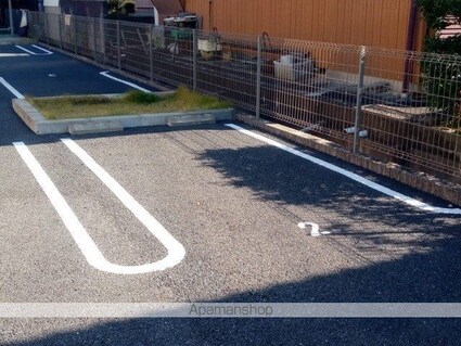 クレイノゾーンウイングロード[1K/25.89m2]の駐車場