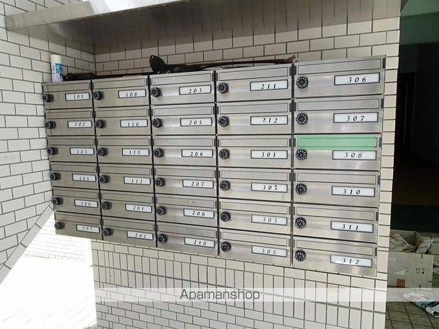 レジデンス成田の玄関写真