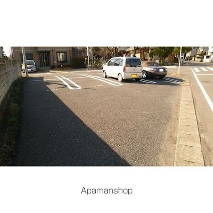 パナ・プロヴァンスＴ　Ⅱ　Ａ棟[1K/27.08m2]の駐車場