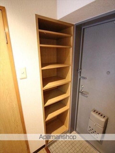 カドタパレス[1K/26.68m2]の玄関