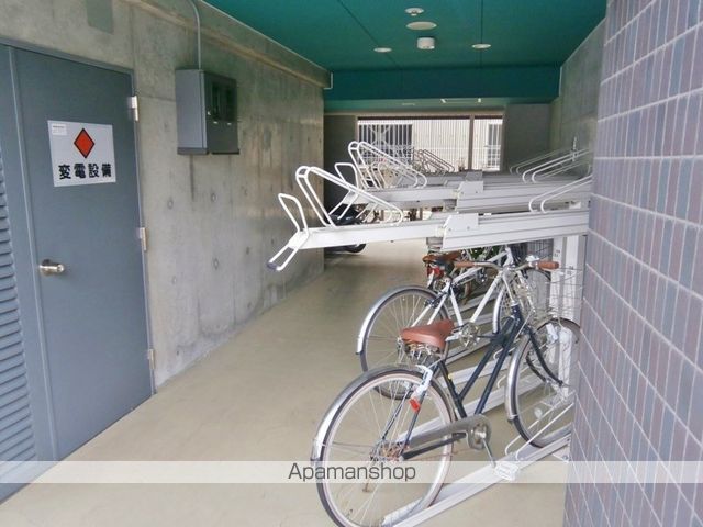 ドゥーエ江坂IIの玄関写真