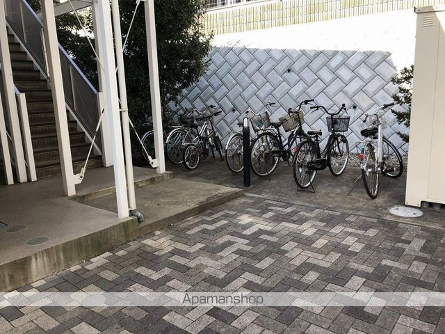 リブリ・クレストの玄関写真