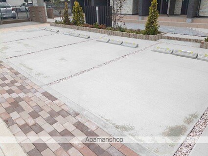 愛知県名古屋市北区楠２丁目[1LDK/59.21m2]の駐車場2