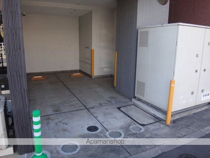 カスタリア住吉[1K/25.61m2]の駐車場2