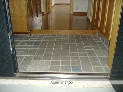 メゾン若宮Ａ[4LDK/88.45m2]の玄関