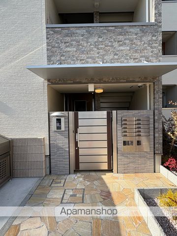 フジパレス百舌鳥駅南III番館の玄関写真