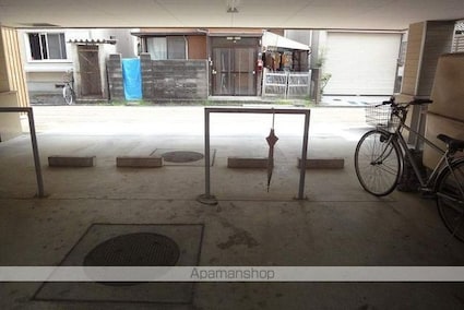 下島ハイツ[1R/29.92m2]の駐車場