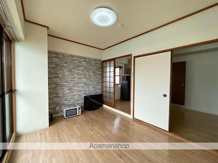 ローズ・シャンブル[2K/34.65m2]のリビング・居間