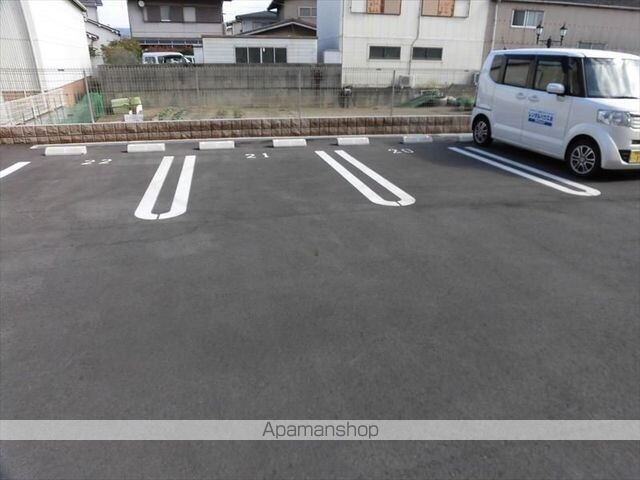 クリント　ブライアント　３号館[2LDK/64.58m2]の駐車場1