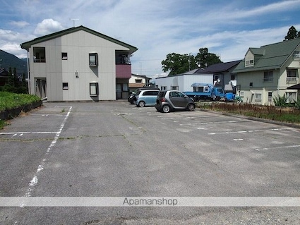 ウェスト・ヒルズ[1LDK/52.8m2]の駐車場2