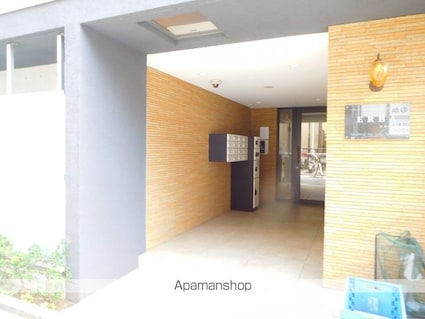 エルバ（ＥＲＢＡ）[1K/25.2m2]のエントランス