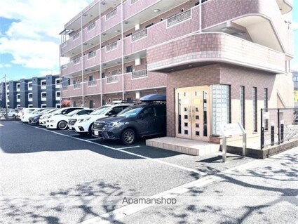 ラ　ヴェラ　ヴィータ[1K/30.35m2]の駐車場