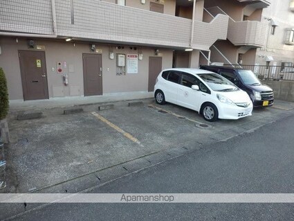 オクトワール宮崎西[1R/21.75m2]の駐車場