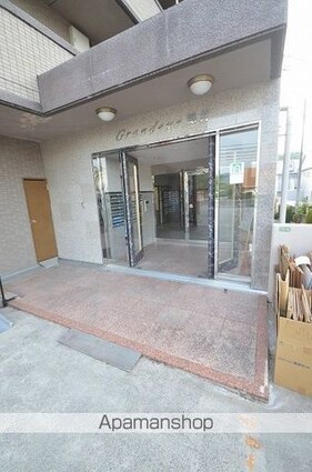 広島県広島市安佐南区緑井５丁目[2LDK/67.6m2]のエントランス