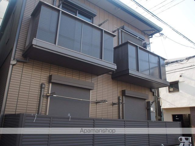 コモドフラッツの外観写真