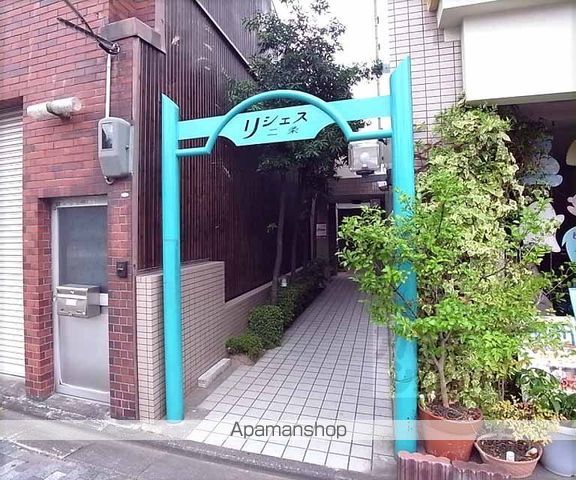 リシェス二条の玄関写真