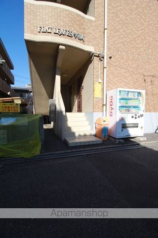 FLAT LEAVES学南町の玄関写真