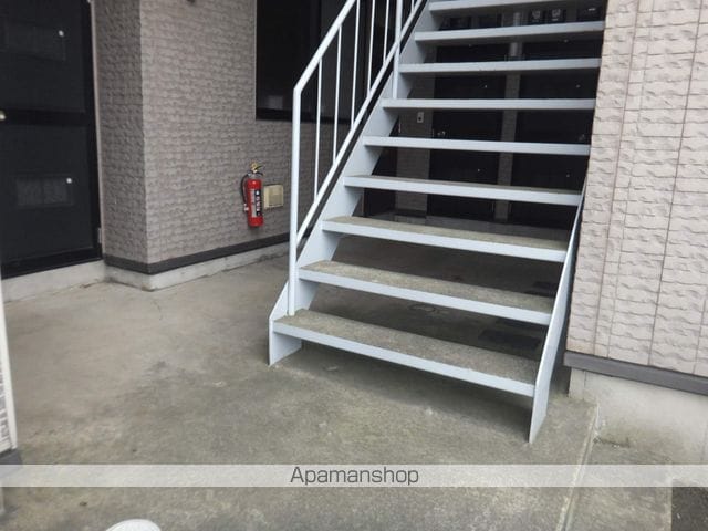 コーポノヴァの玄関写真