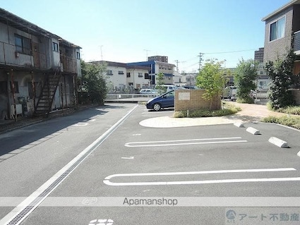 アラヴェール[1LDK/49.29m2]の駐車場3