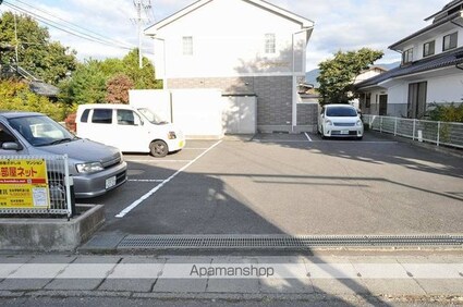 カールド・ファミリア[2LDK/60.03m2]の駐車場2