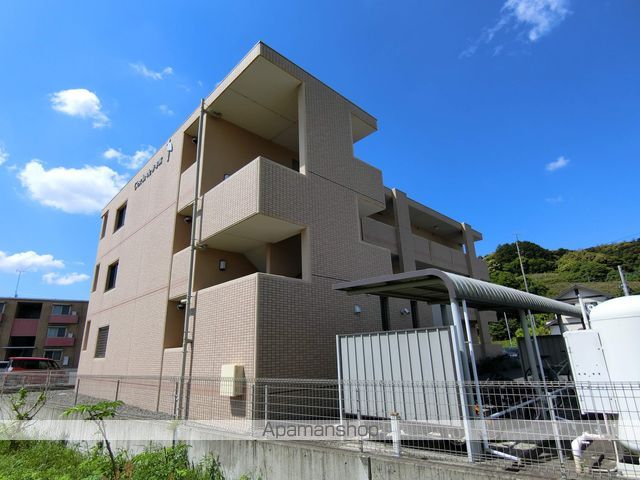セラヴィー参番館の外観写真