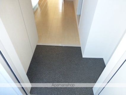 滋賀県近江八幡市白鳥町[1K/30.74m2]の玄関