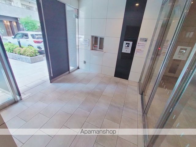 ESLEAD京橋WESTの玄関写真