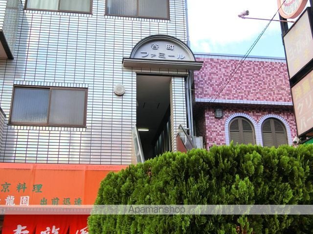 谷町ファミールの玄関写真