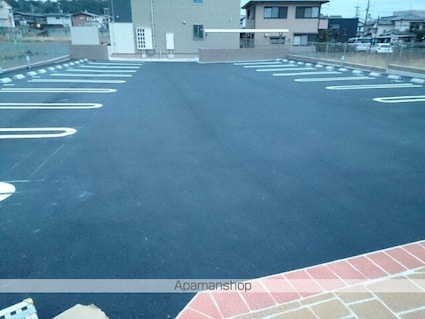 和歌山県和歌山市木ノ本[2LDK/66.84m2]の駐車場1