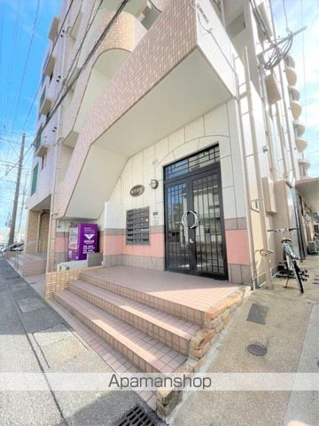 楓壱番館の玄関写真