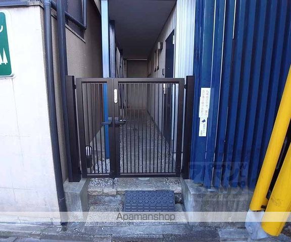 阪急電鉄京都線 西院駅 徒歩6分 3階建 築22年の玄関写真