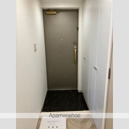 プラウドフラット三軒茶屋[2LDK/50.88m2]の玄関