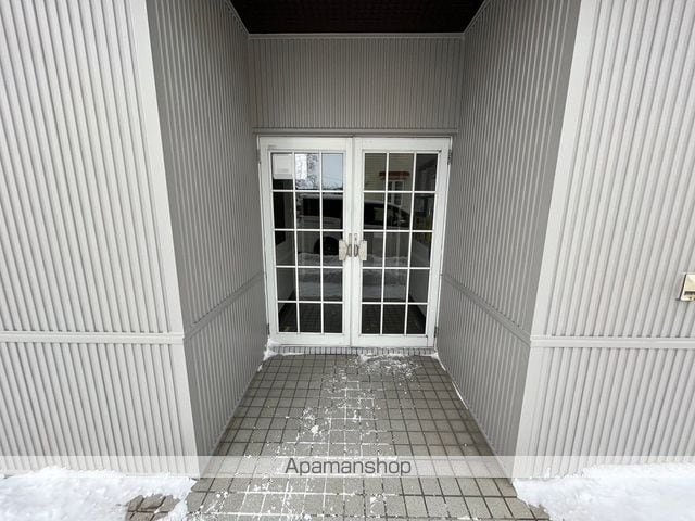 コア恵庭Aの玄関写真