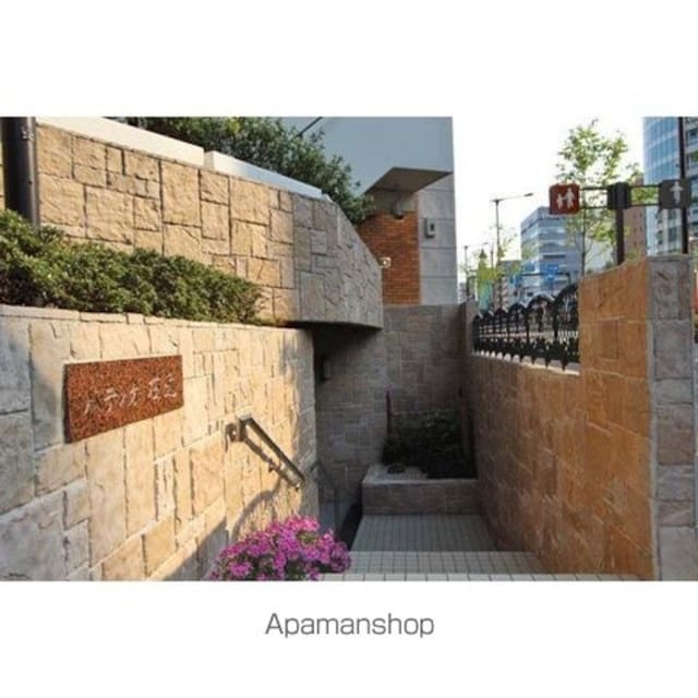 東京都新宿区上落合２丁目[2LDK/72.64m2]のエントランス2